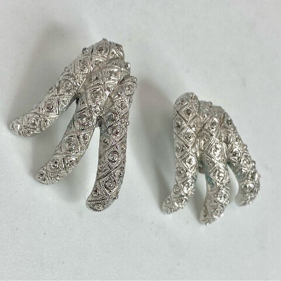 VINTAGE Monet 60’s Etched Silver Tone Link Bracelet and matching clip earrings - Picture 13 of 15